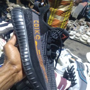 inkweto - ya caguwa kuri 17k size 42 nkubashop.com