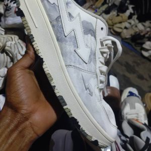 inkweto - ya caguwa kuri 16k size 42 nkubashop.com