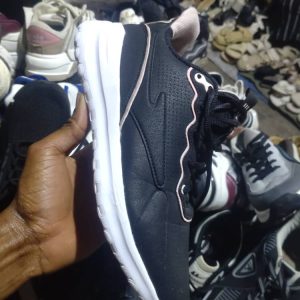 inkweto - ya caguwa kuri 15k size 43 nkubashop.com