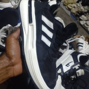 inkweto - ya caguwa kuri 15k size 41 nkubashop.com