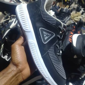 inkweto - ya caguwa kuri 15k size 42 nkubashop.com